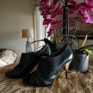 🔥🔥 CARLOS SANTANA OPEN TOE BOOTIES ❣️❣️